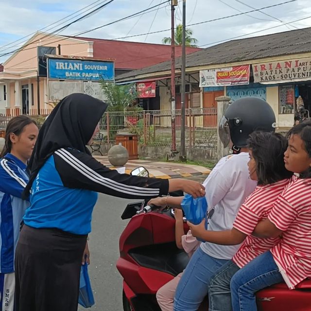 Berbagi Takjil on the Road