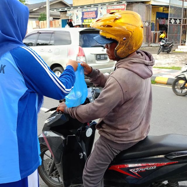 Berbagi Takjil on the Road
