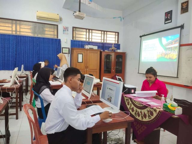Siswa SMKS Yapis TIK Biak Ikuti UKK 2024/2025